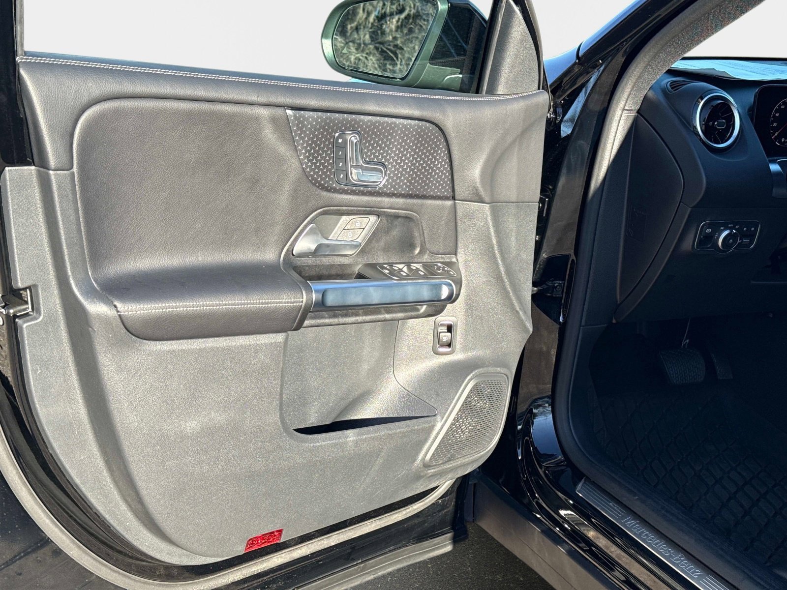 Certified 2025 Mercedes-Benz GLB 250 image 18