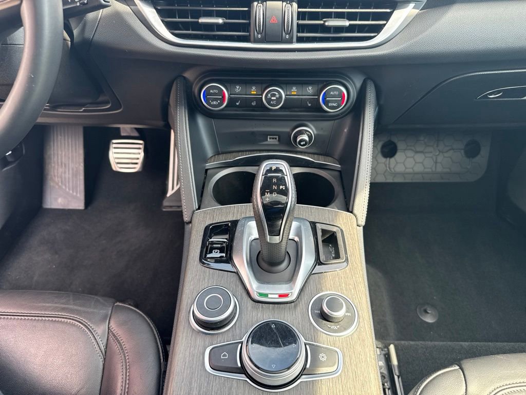 Used 2023 Alfa Romeo Stelvio Ti AWD/4WD image 39