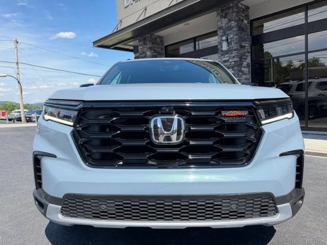 Used 2025 Honda Pilot TrailSport image 3