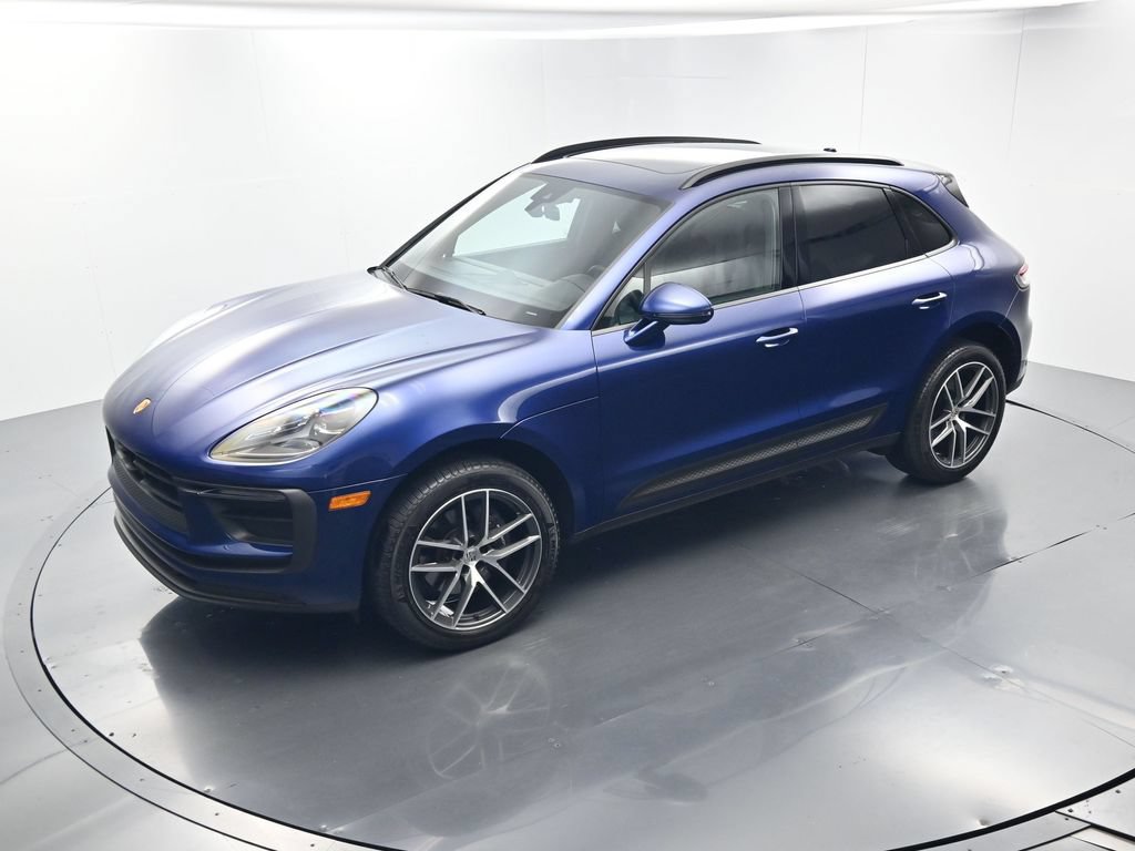 Certified 2024 Porsche Macan AWD/4WD image 33