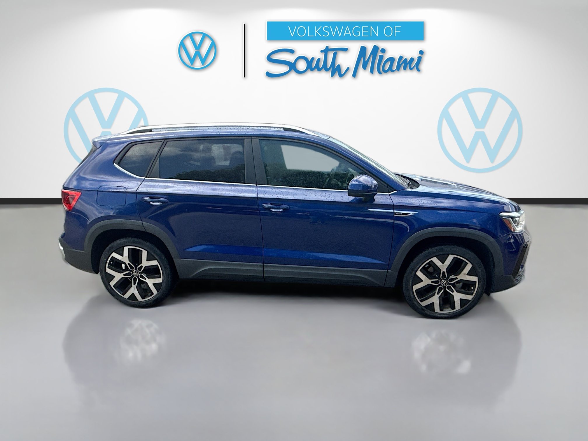 Certified 2022 Volkswagen Taos SEL w/ Panoramic Sunroof Package AWD/4WD image 8