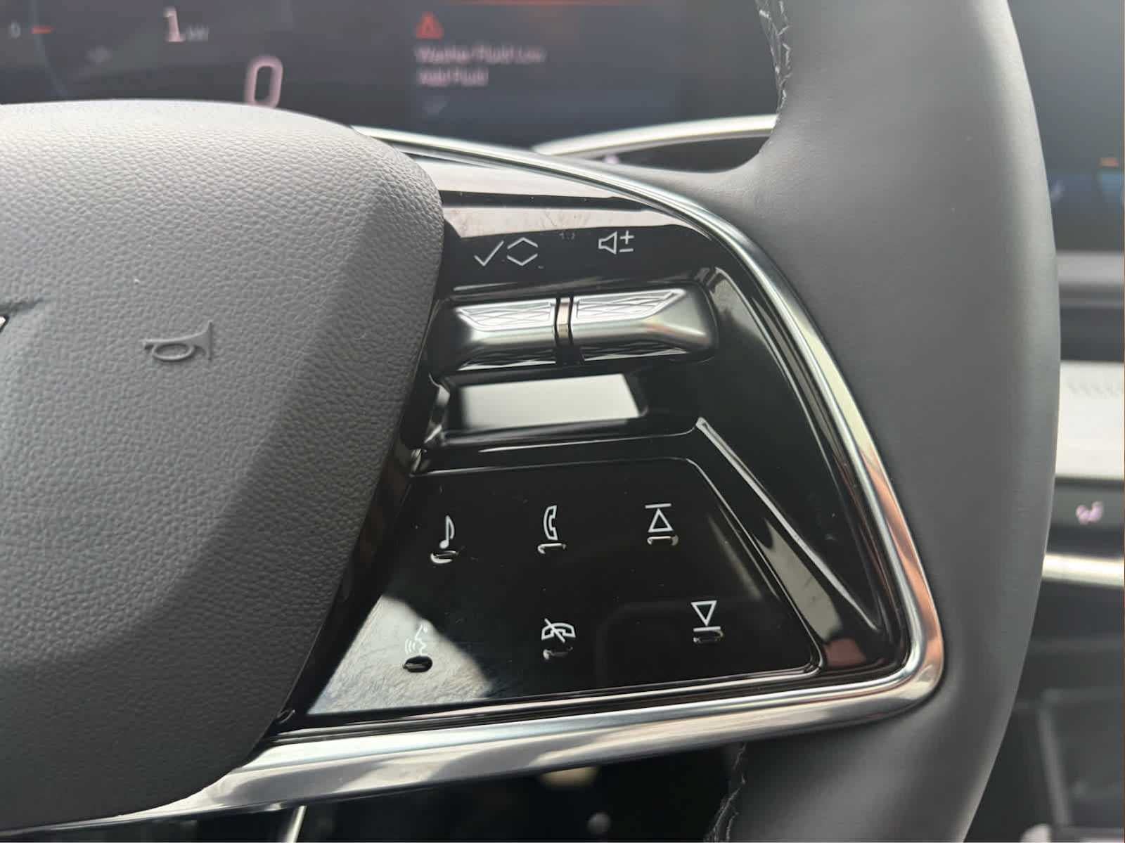 Certified 2025 Cadillac Optiq Luxury 1 AWD/4WD image 15