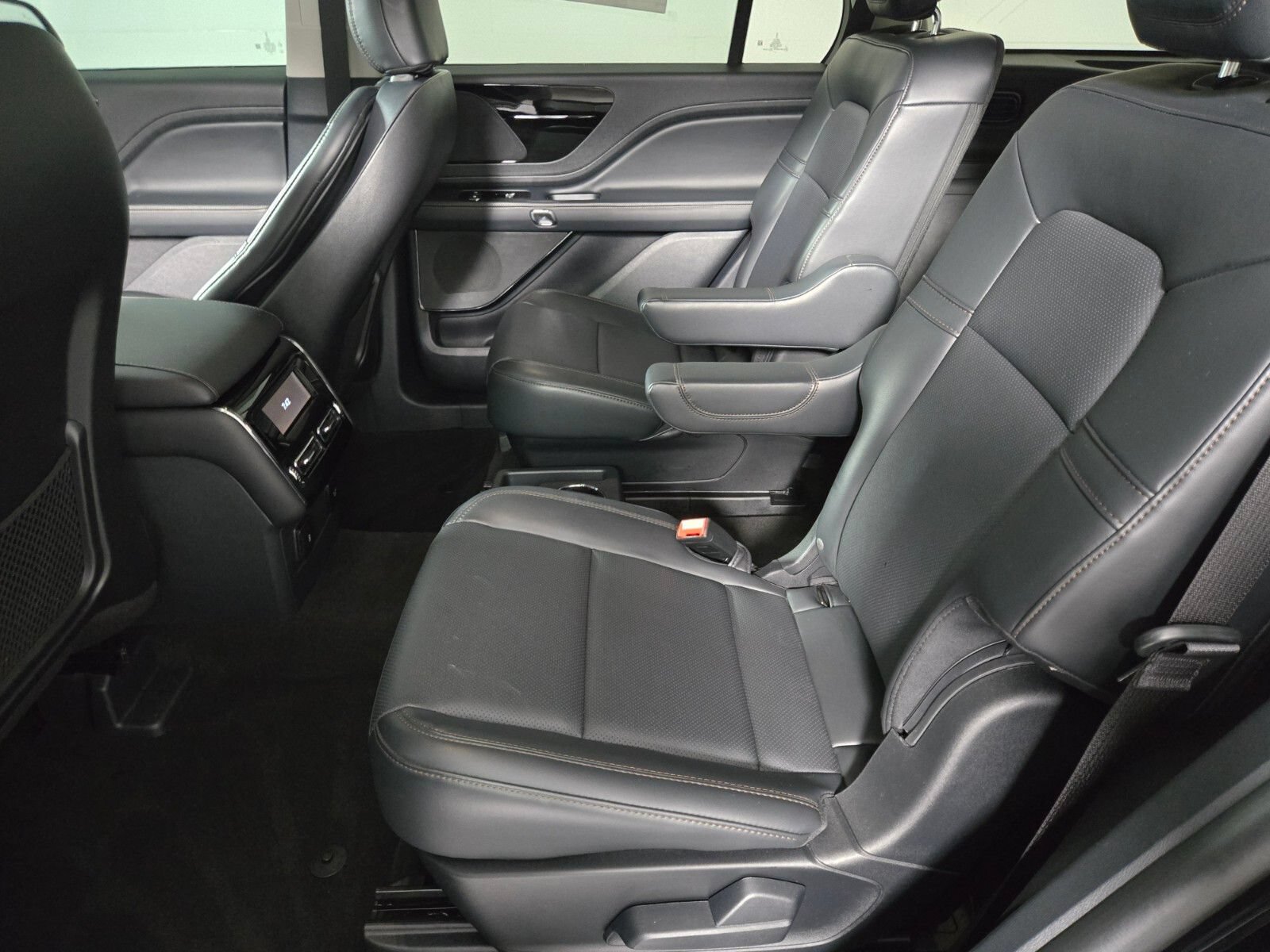 New 2026 Lincoln Aviator AWD image 13