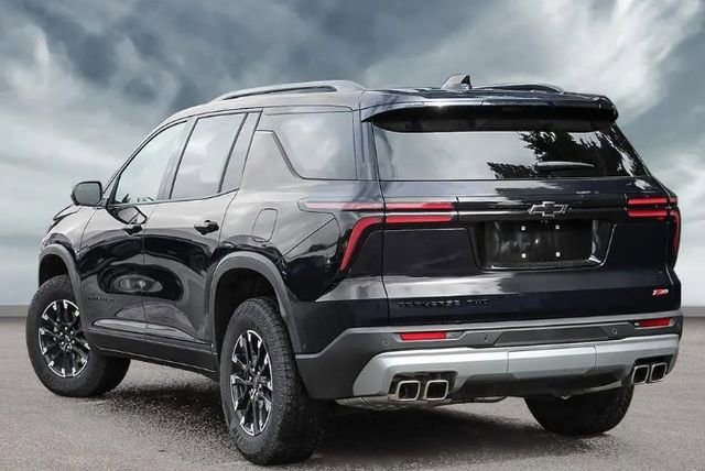 Used 2025 Chevrolet Traverse Z71 AWD/4WD image 3