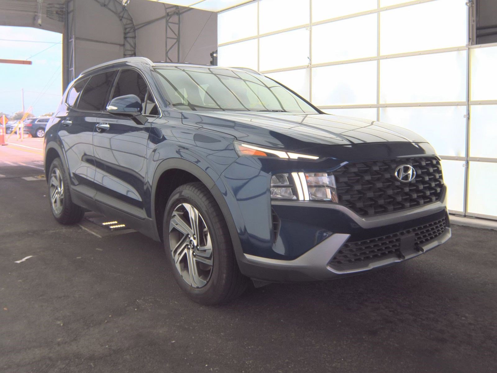 Used 2023 Hyundai Santa Fe SEL FWD image 2
