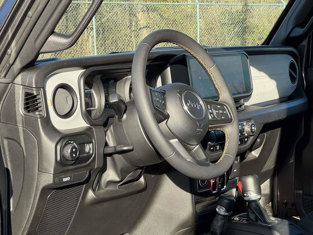 Used 2024 Jeep Gladiator Sport image 3