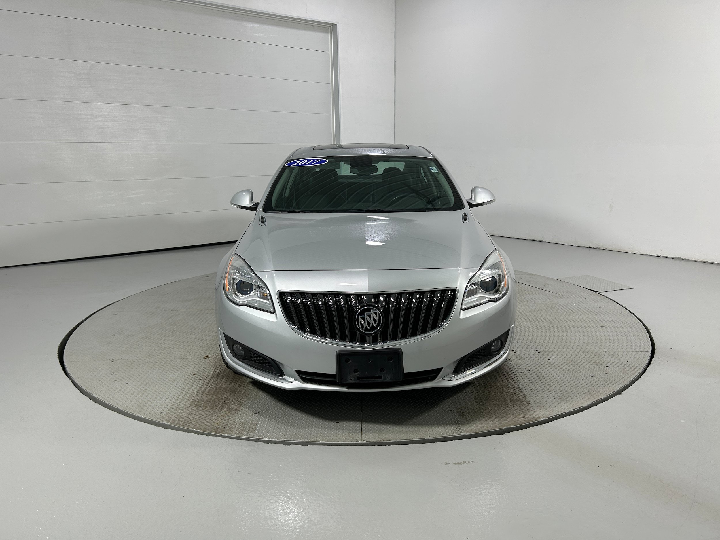 Used 2017 Buick Regal AWD image 16