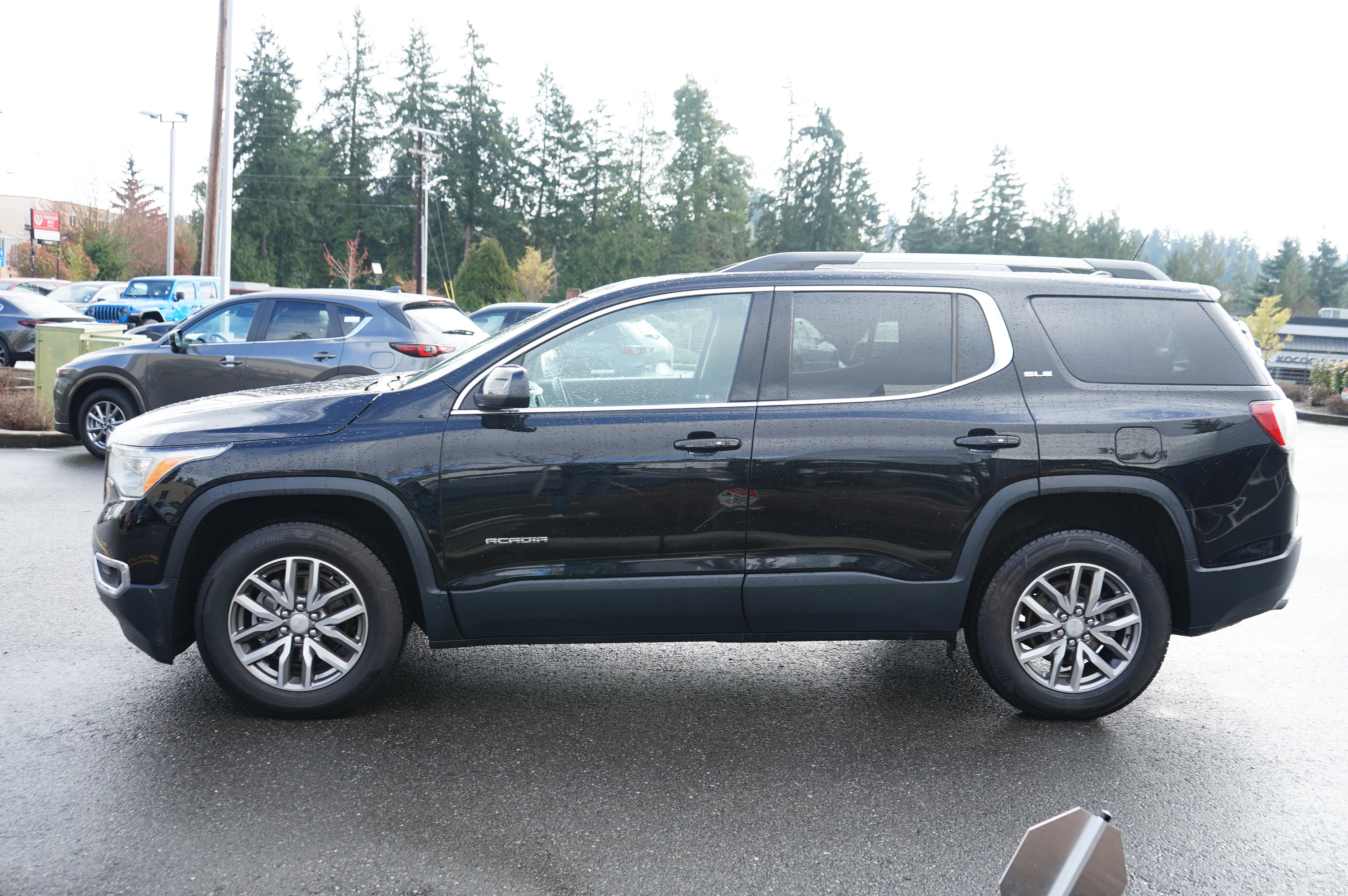 Used 2019 GMC Acadia SLE w/ GMC Pro Grade Package AWD/4WD image 6