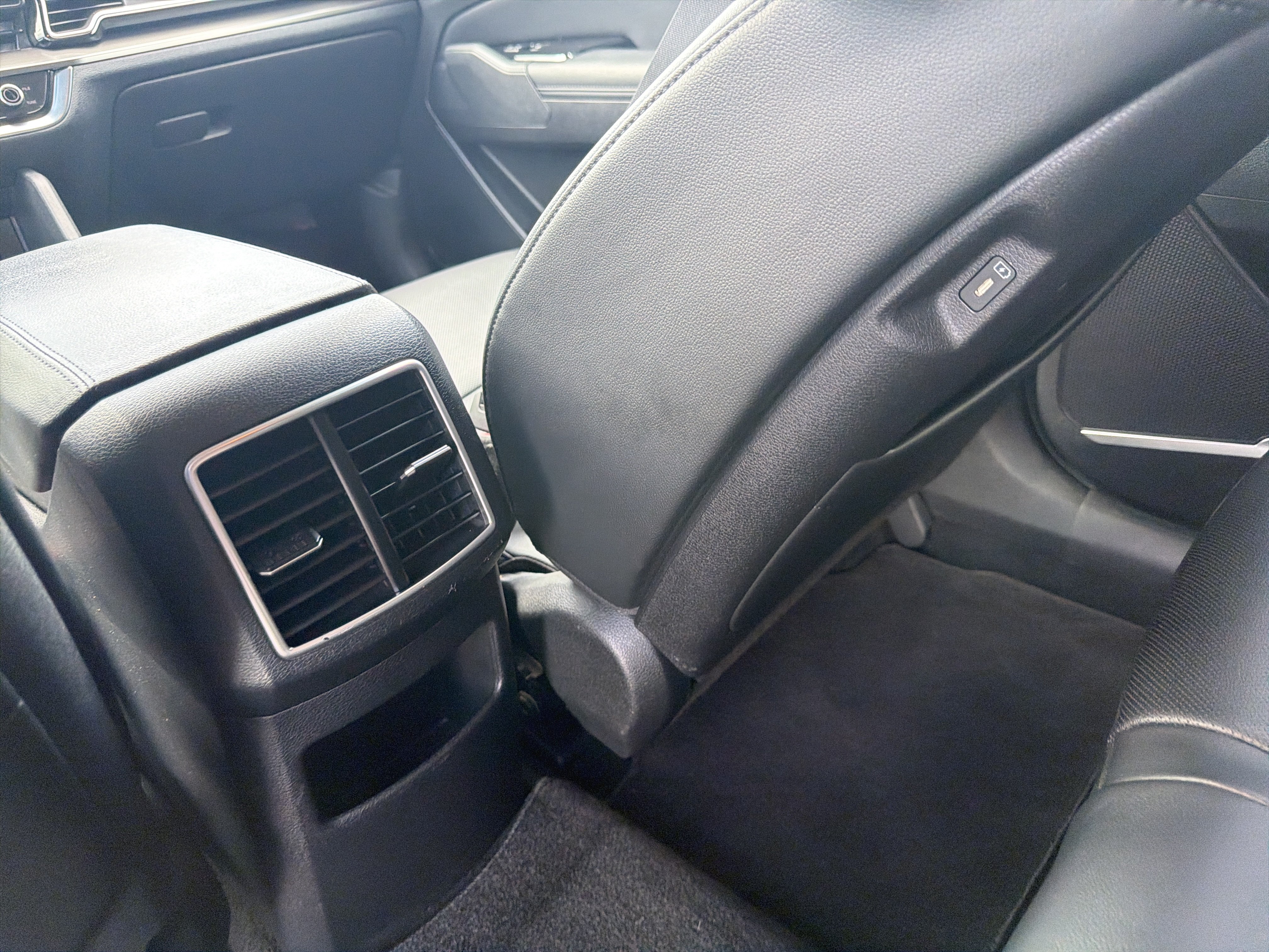 Used 2023 Kia Sportage EX FWD image 34