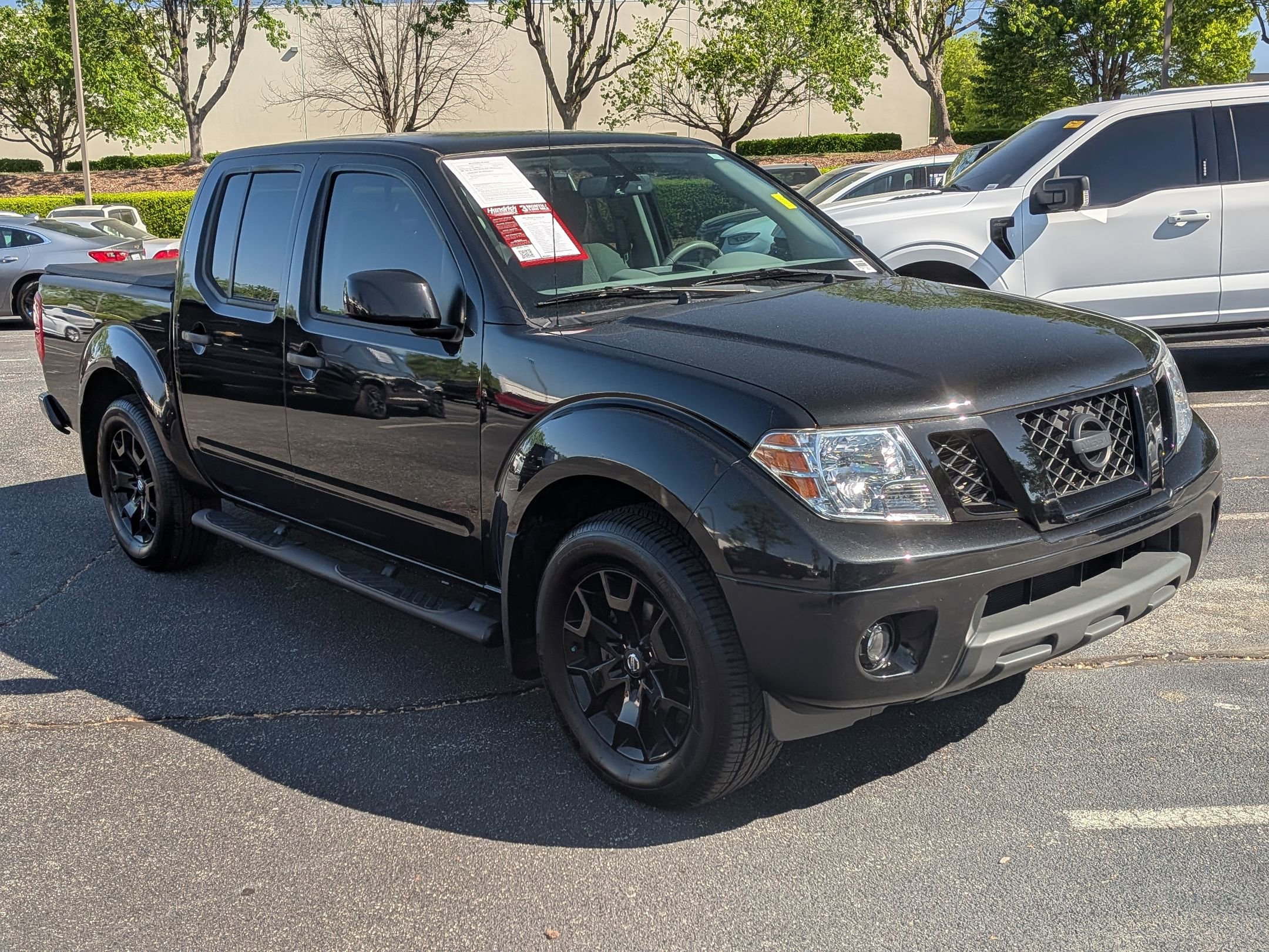 Used 2021 Nissan Frontier SV w/ Midnight Edition Floor Mats RWD image 2