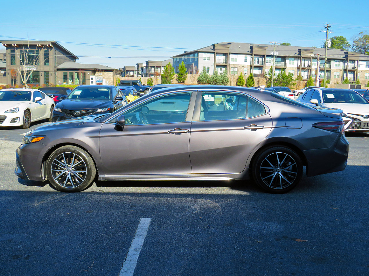 Used 2021 Toyota Camry SE image 10