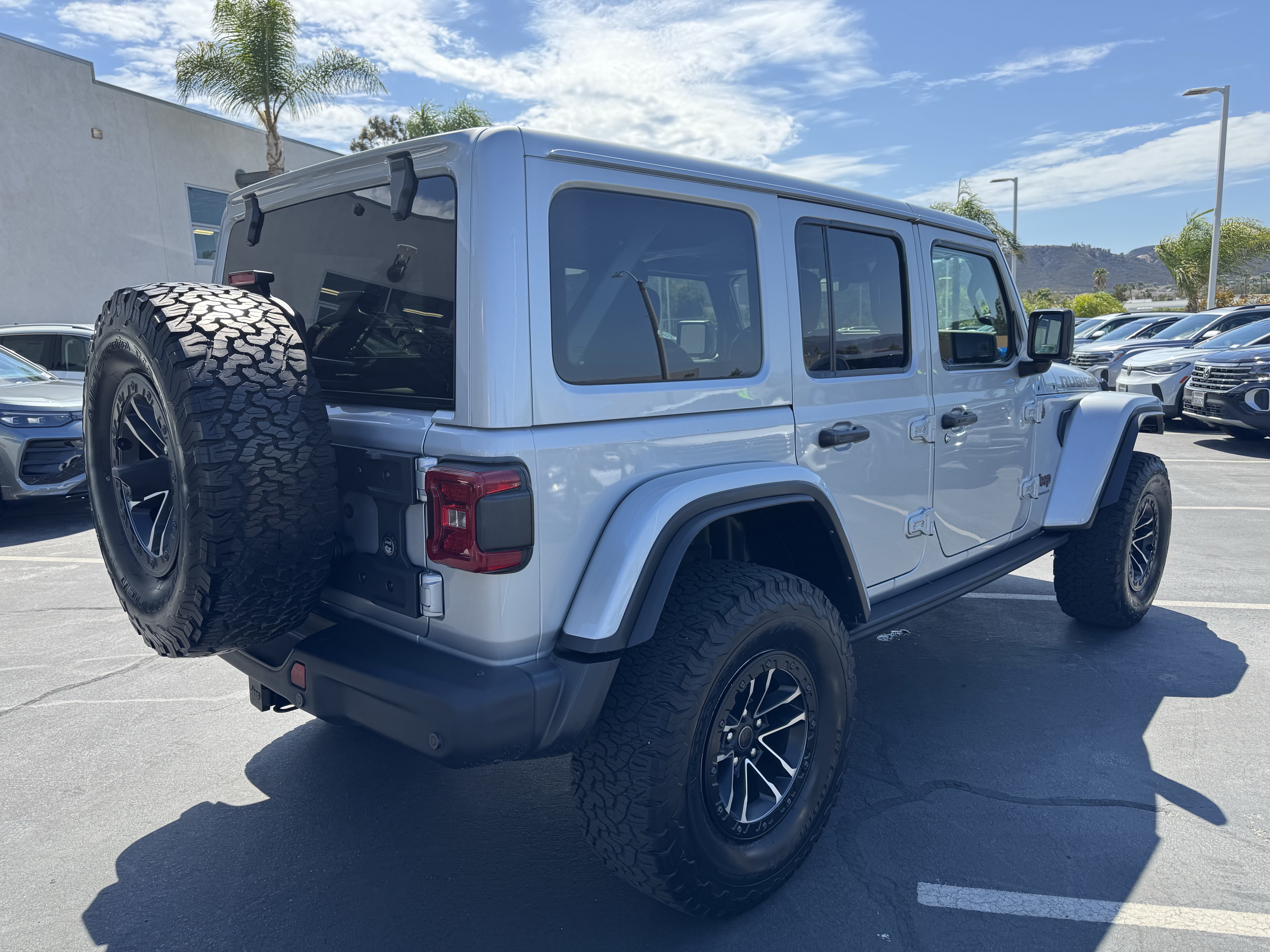 Used 2024 Jeep Wrangler Unlimited Rubicon AWD/4WD image 8