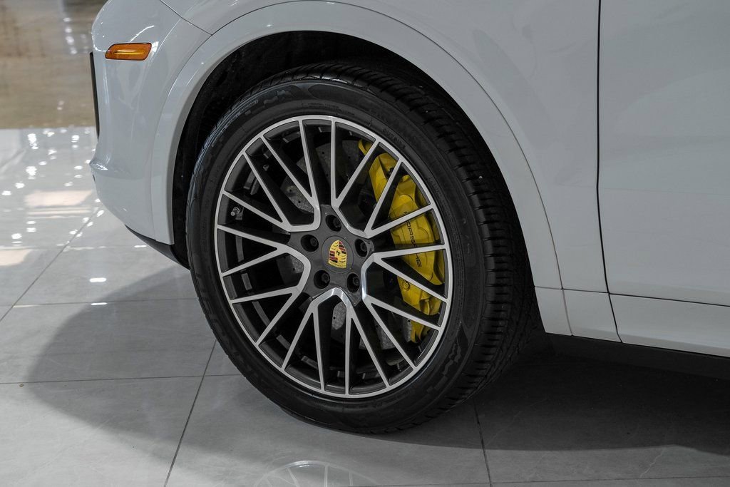 Used 2020 Porsche Cayenne Turbo AWD/4WD image 52