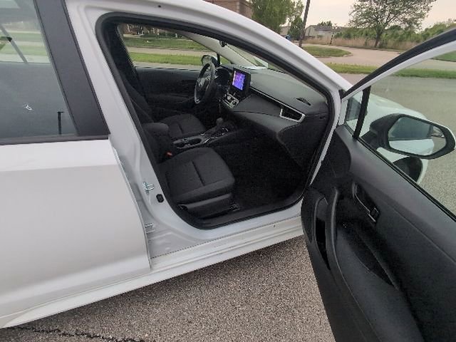 Certified 2025 Toyota Corolla LE FWD image 3