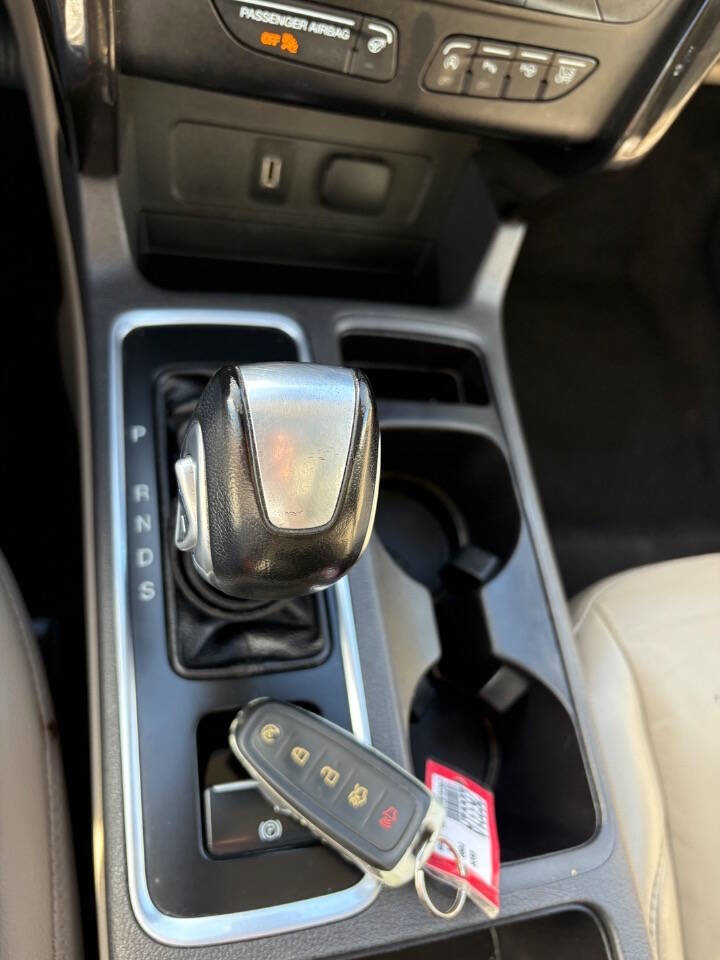 Used 2019 Ford Escape Titanium image 25