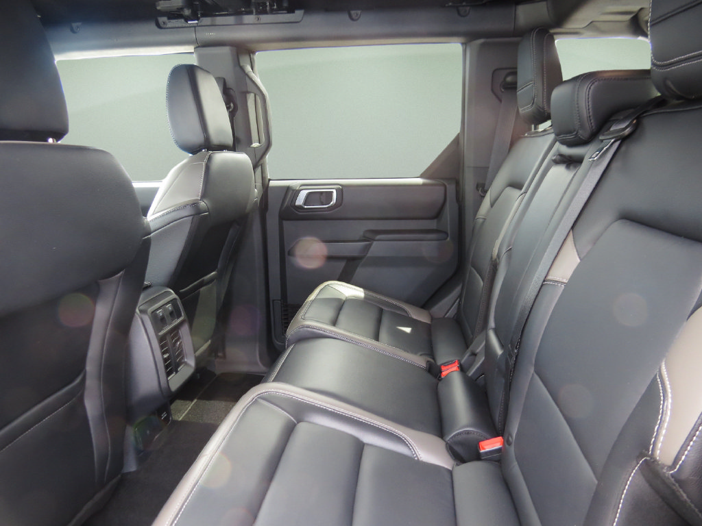 Used 2025 Ford Bronco Outer Banks w/ Sasquatch Package AWD/4WD image 14