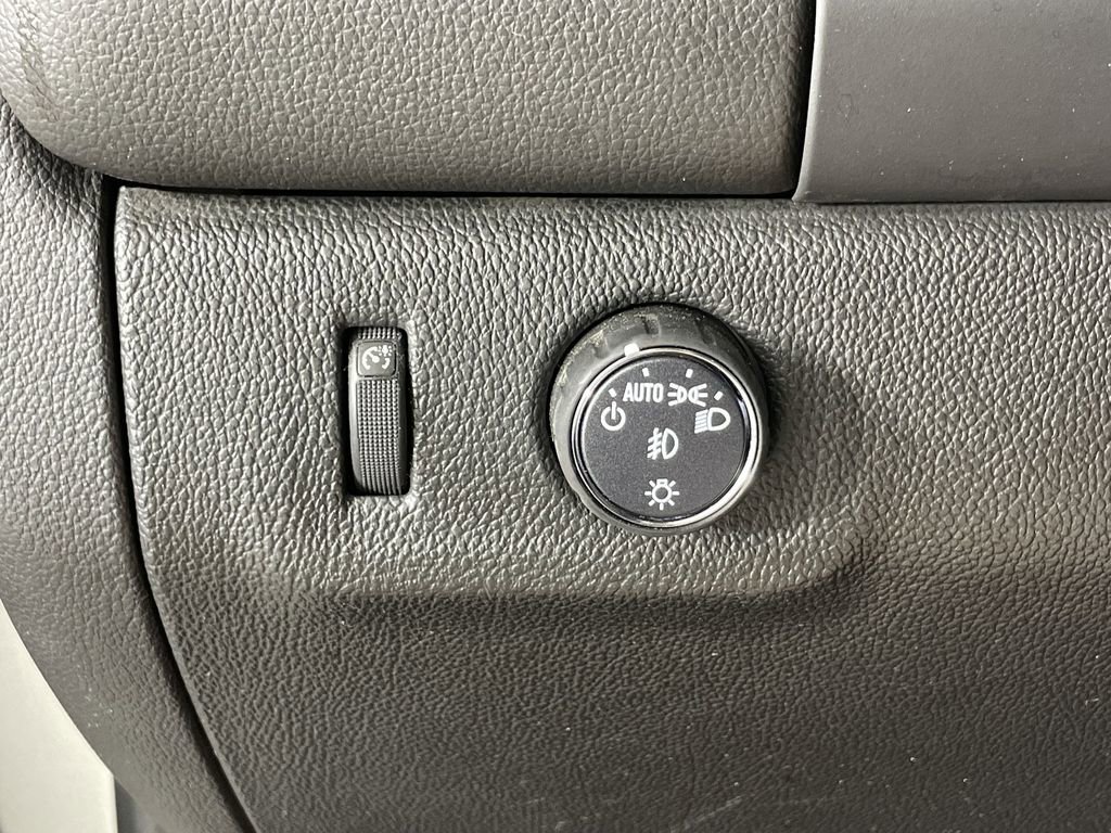 Used 2020 GMC Canyon SLE w/ Driver Alert Package image 32