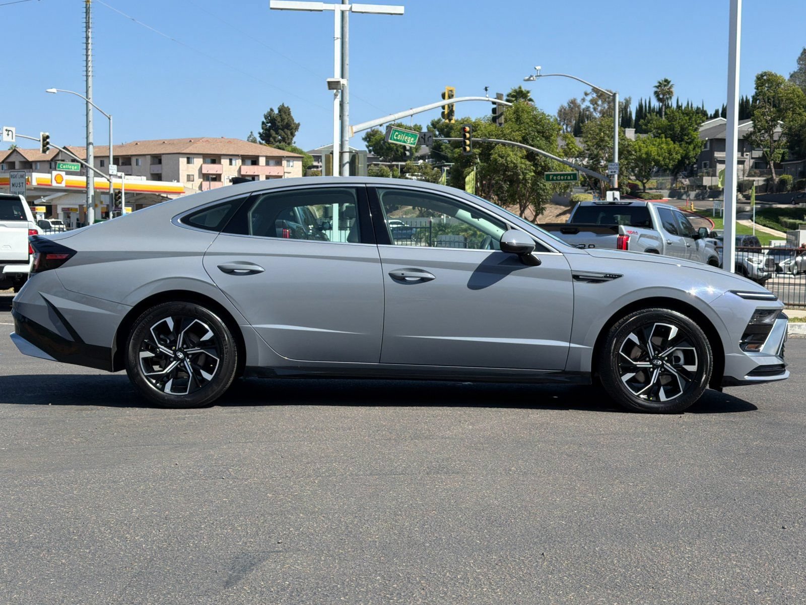 Used 2025 Hyundai Sonata SEL FWD image 6