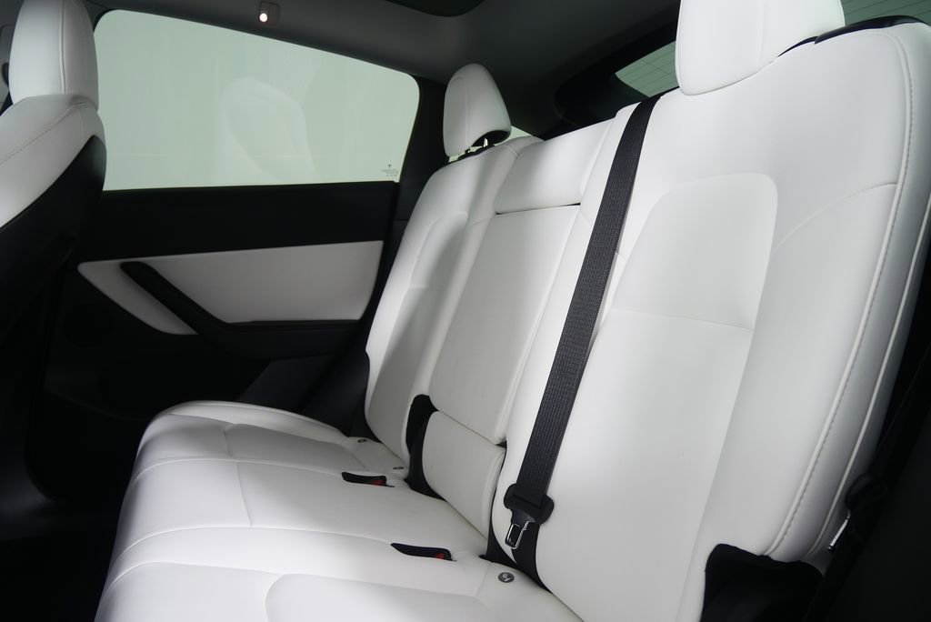 Used 2021 Tesla Model Y Long Range image 17