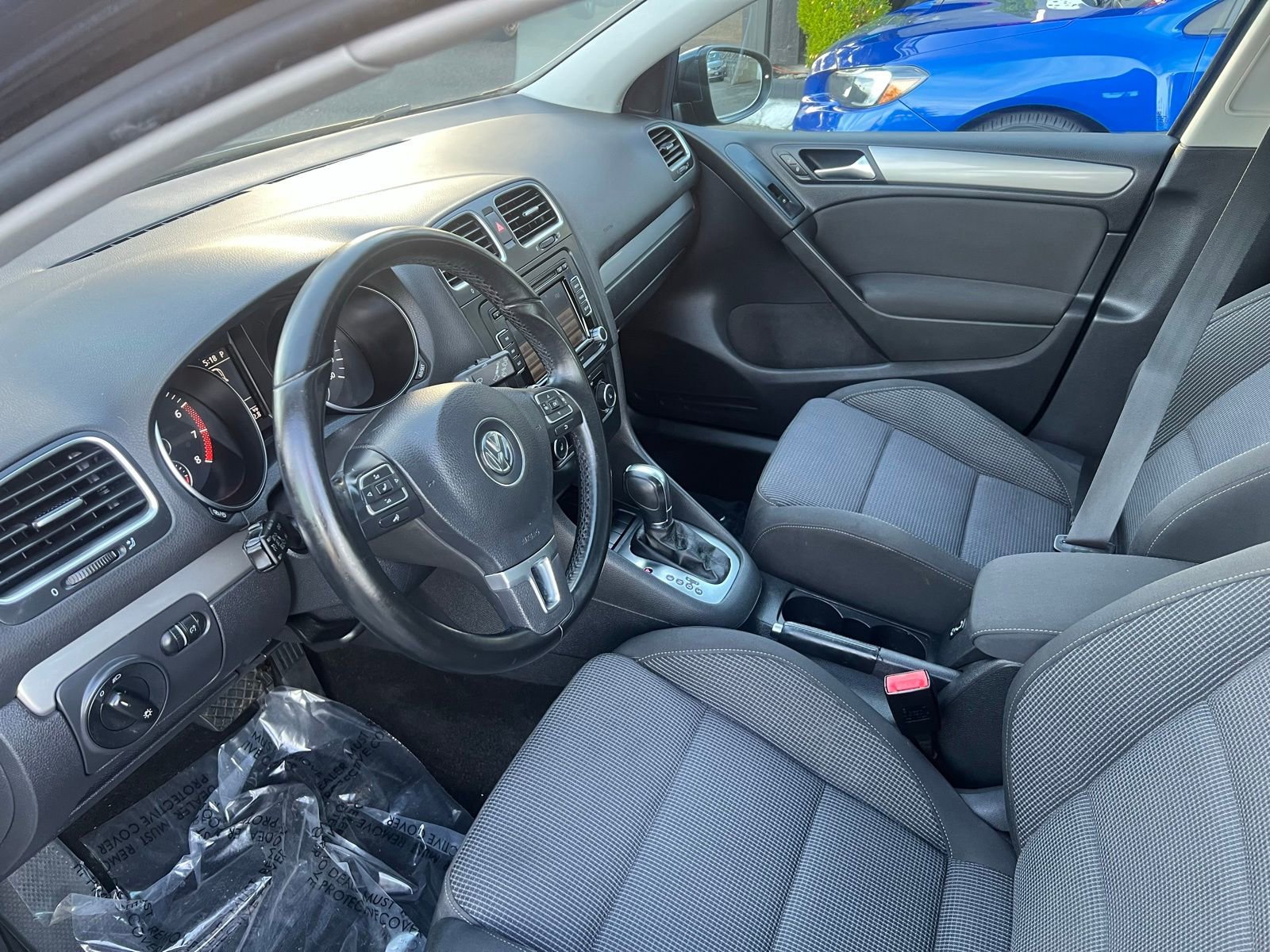 Used 2014 Volkswagen Golf 4-Door image 10