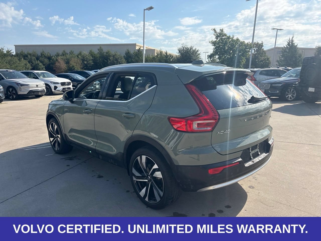 Certified 2023 Volvo XC40 B5 Plus w/ Driver Assist Package AWD/4WD image 9