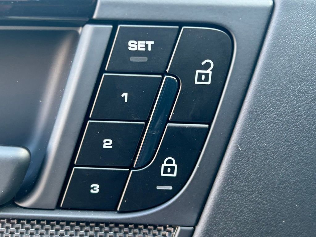 Used 2025 Porsche Cayenne GTS AWD/4WD image 27