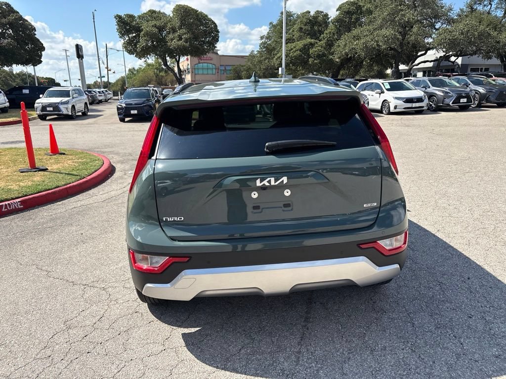 Used 2024 Kia Niro EX FWD image 4