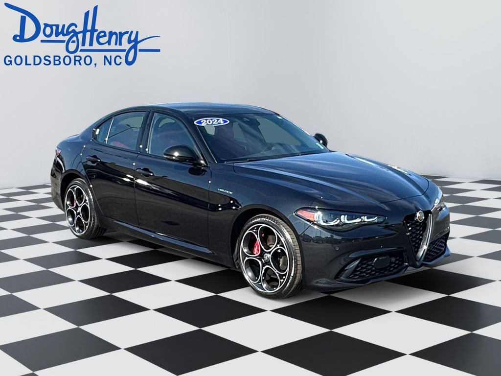 Used 2024 Alfa Romeo Giulia Veloce image 7