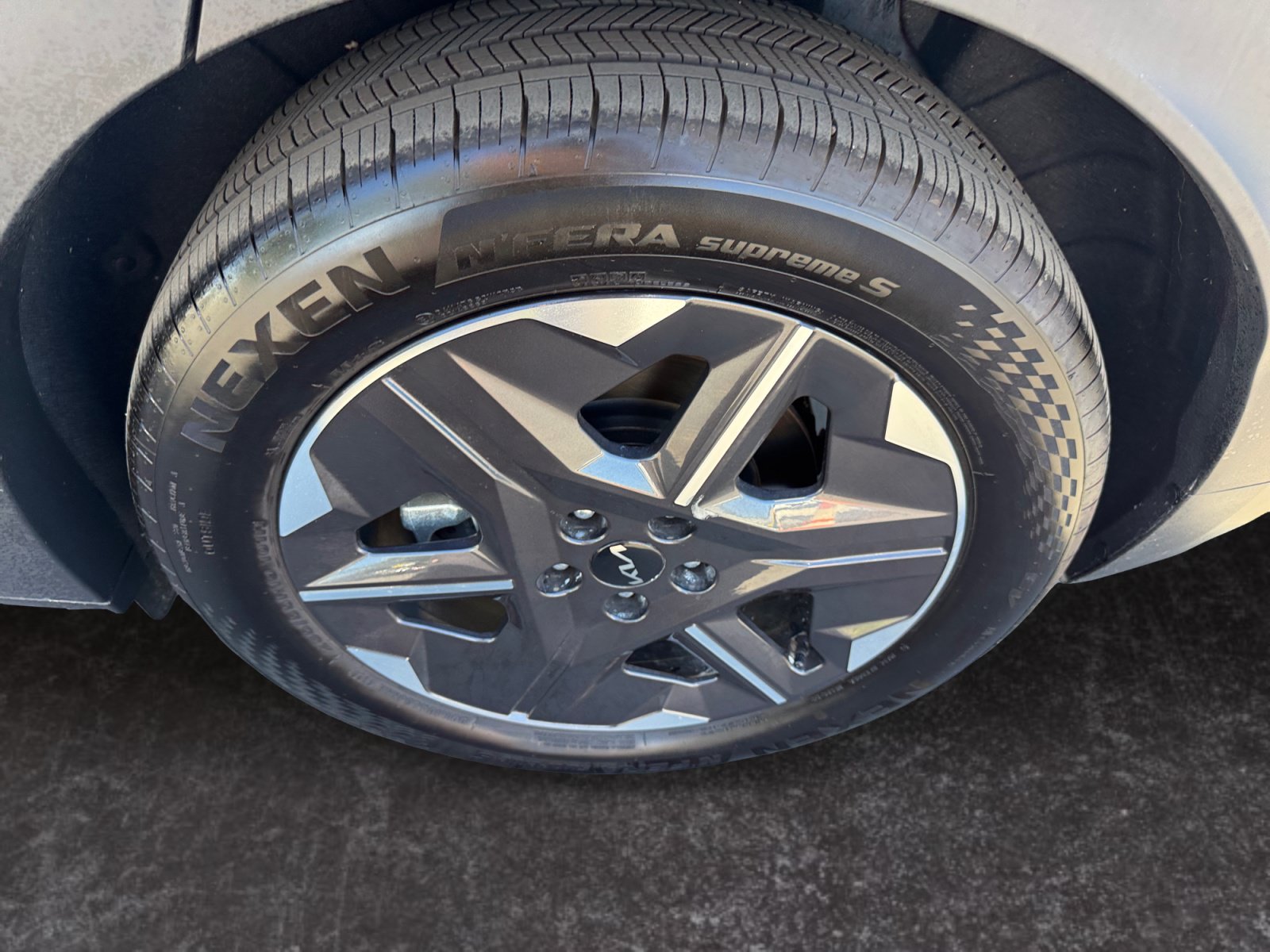 Used 2025 Kia EV6 Light w/ Light LR Technology Package RWD image 14