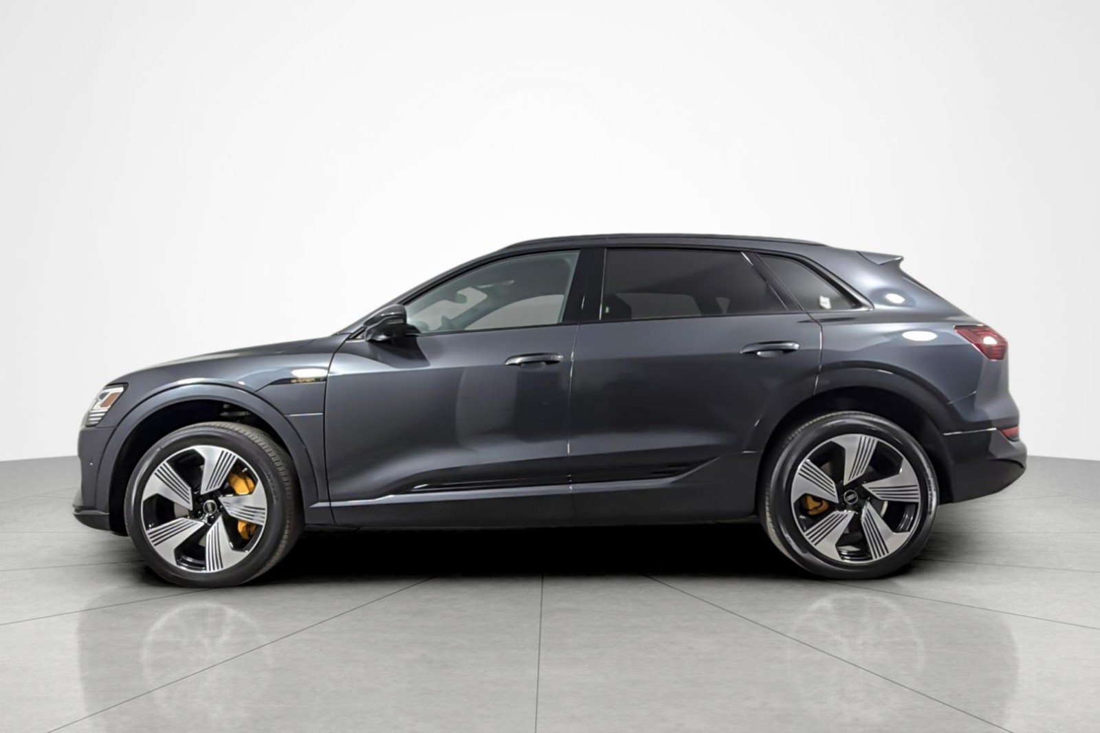 Used 2023 Audi e-tron Premium Plus w/ Premium Plus Package AWD/4WD video 2