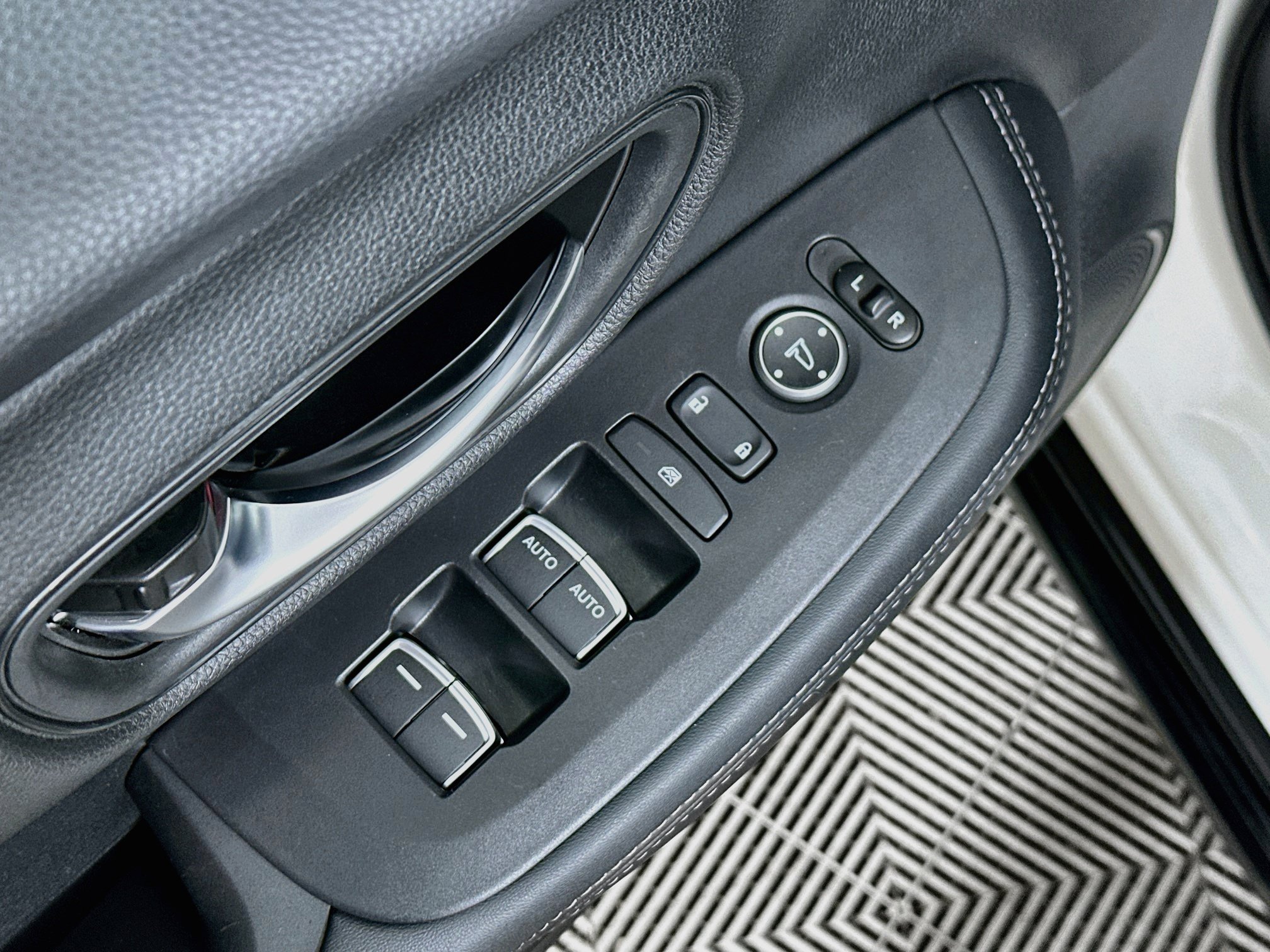 Used 2024 Honda HR-V EX-L image 17
