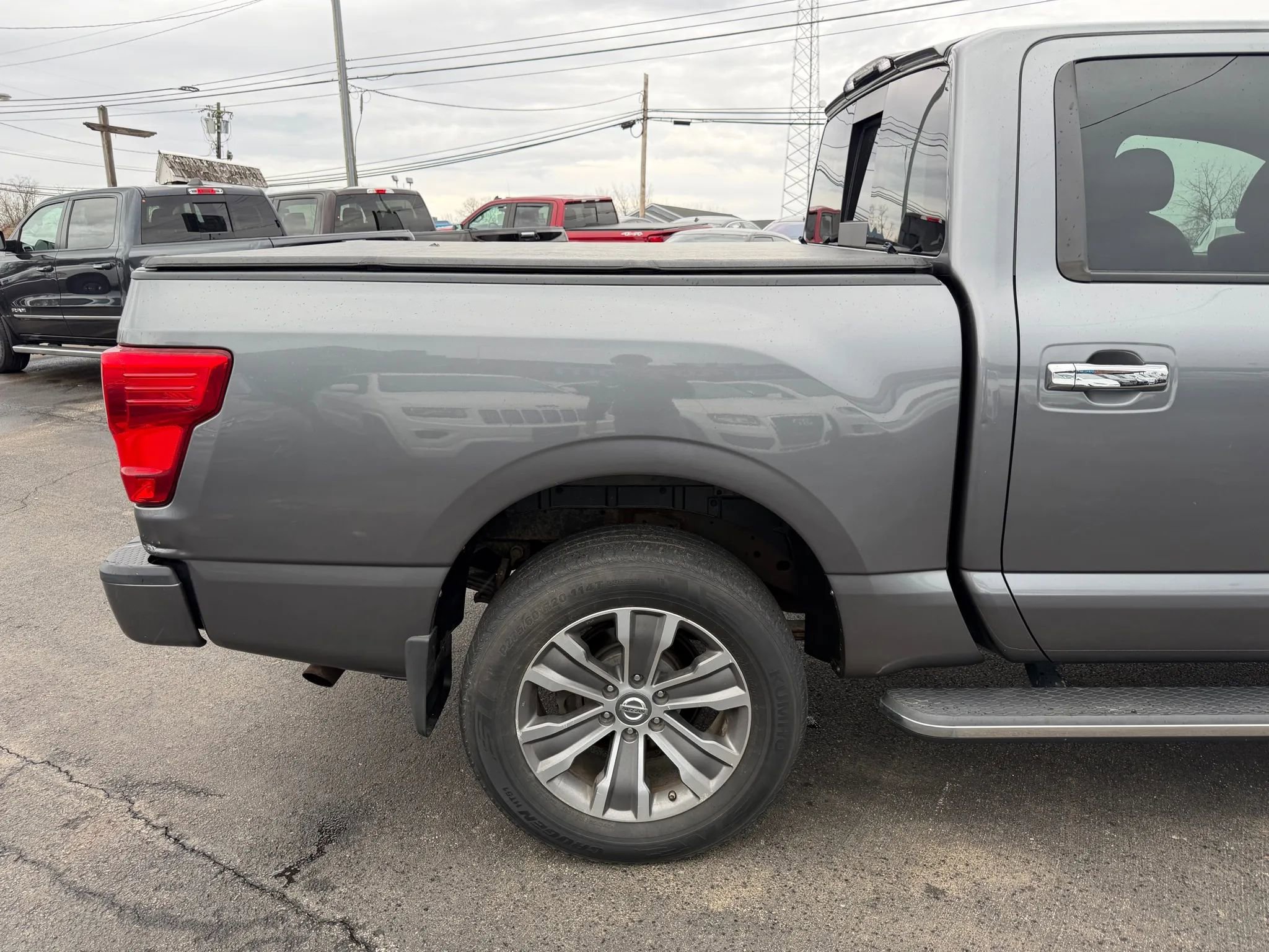 Used 2018 Nissan Titan SL AWD/4WD image 41