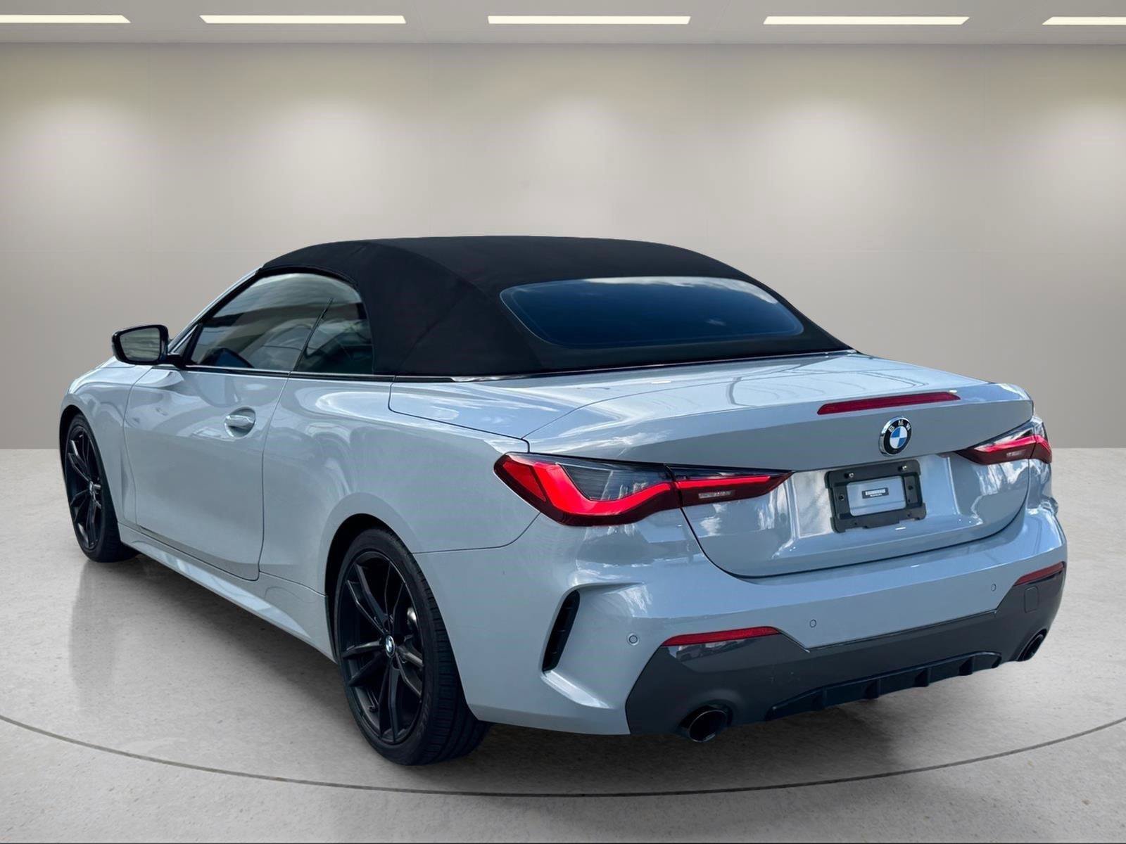 Used 2022 BMW 430i Convertible w/ M Sport Package RWD image 28