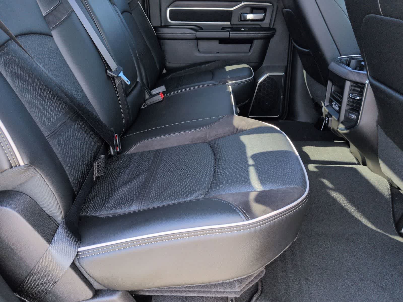 New 2026 RAM 2500 Laramie w/ Sport Appearance Package AWD/4WD image 18