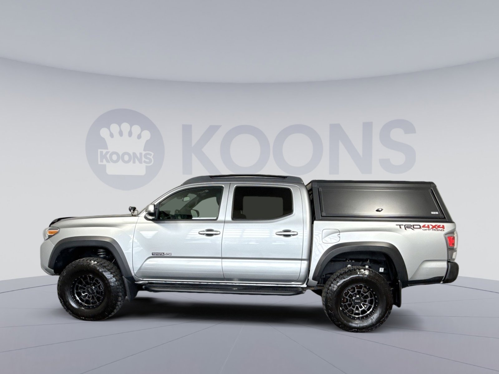 Used 2022 Toyota Tacoma TRD Off-Road AWD/4WD image 2