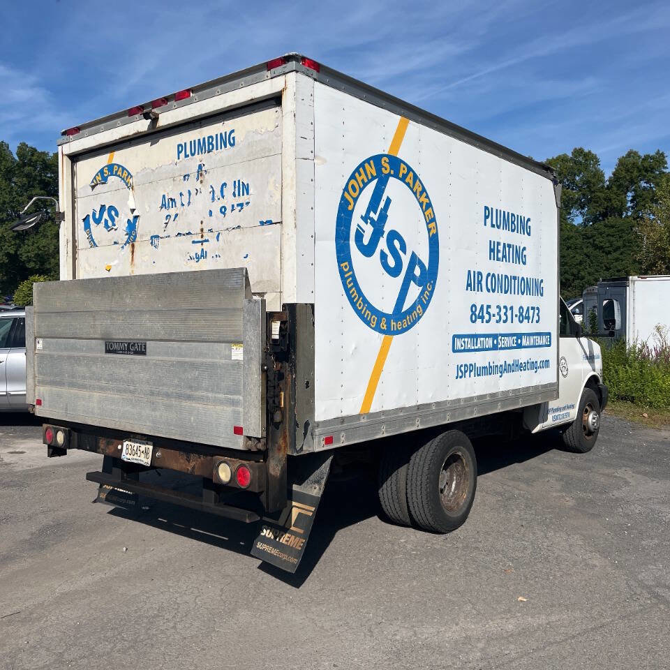 Used 2010 Chevrolet Express 3500 image 5