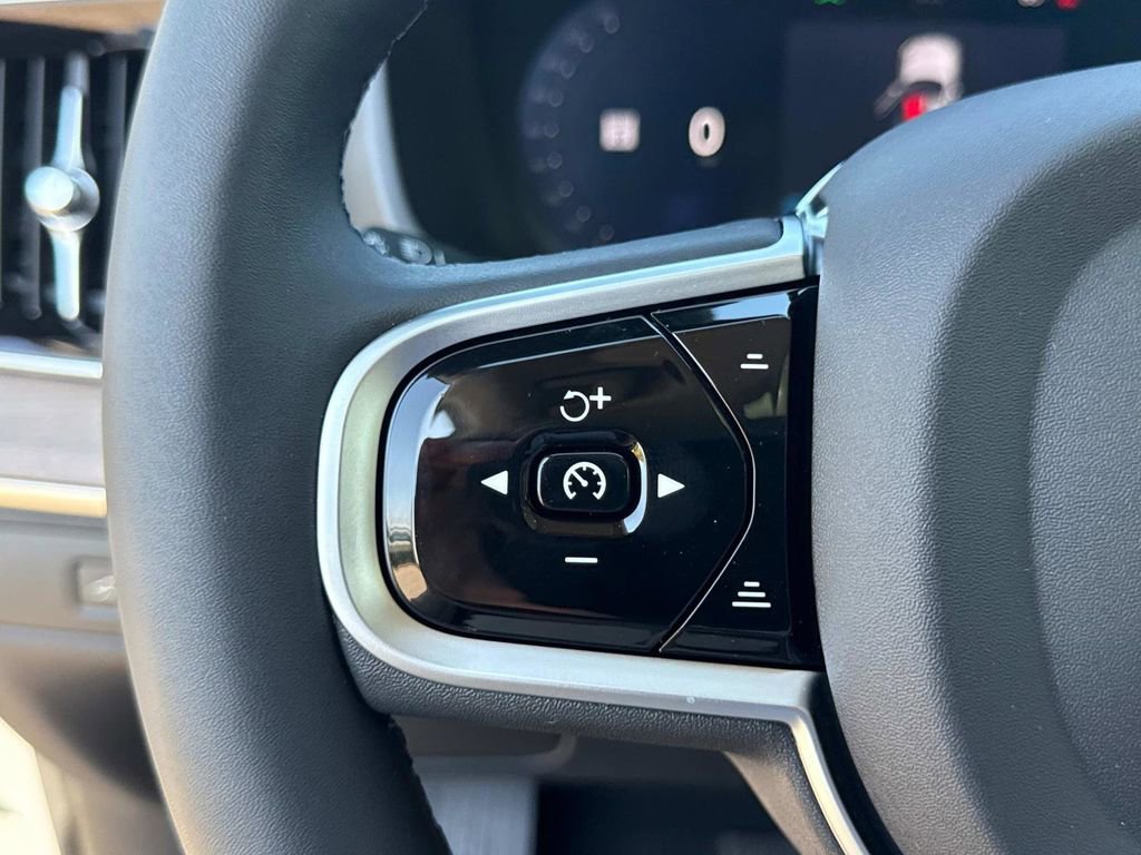 Certified 2026 Volvo XC90 B6 Plus w/ Protection Package Premier AWD/4WD image 30