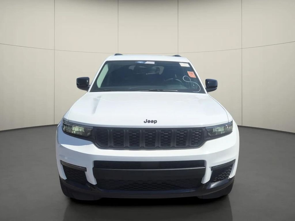 Used 2023 Jeep Grand Cherokee L Limited w/ Black Appearance Package AWD/4WD image 2