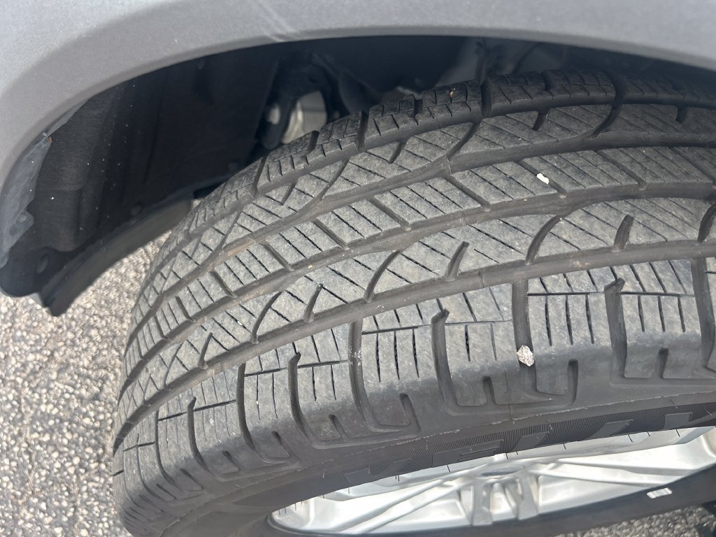 Used 2023 Ford Explorer XLT w/ Equipment Group 202A AWD/4WD image 32