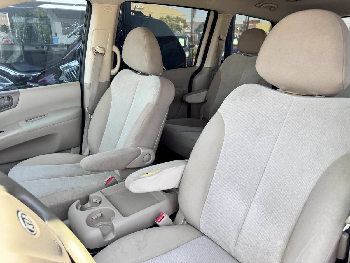 Used 2012 Kia Sedona LX w/ PWR Pkg FWD image 35