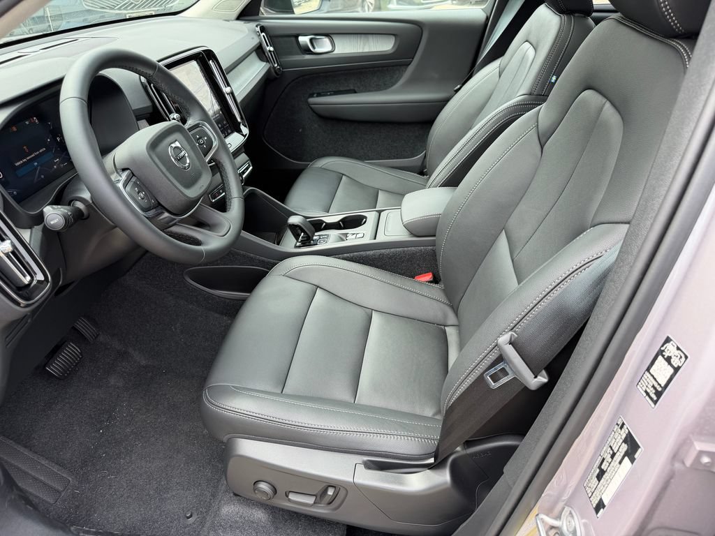 New 2026 Volvo XC40 B5 Core w/ Climate Package AWD/4WD image 17