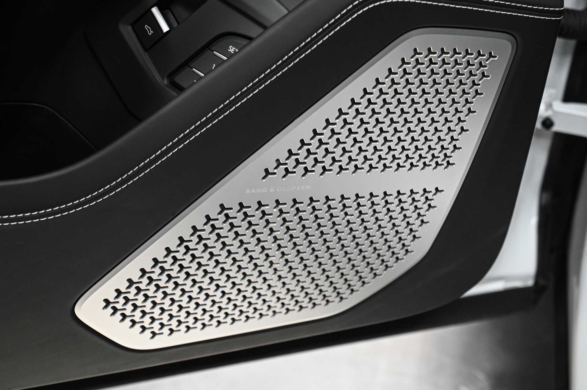 Used 2020 Lamborghini Urus image 22