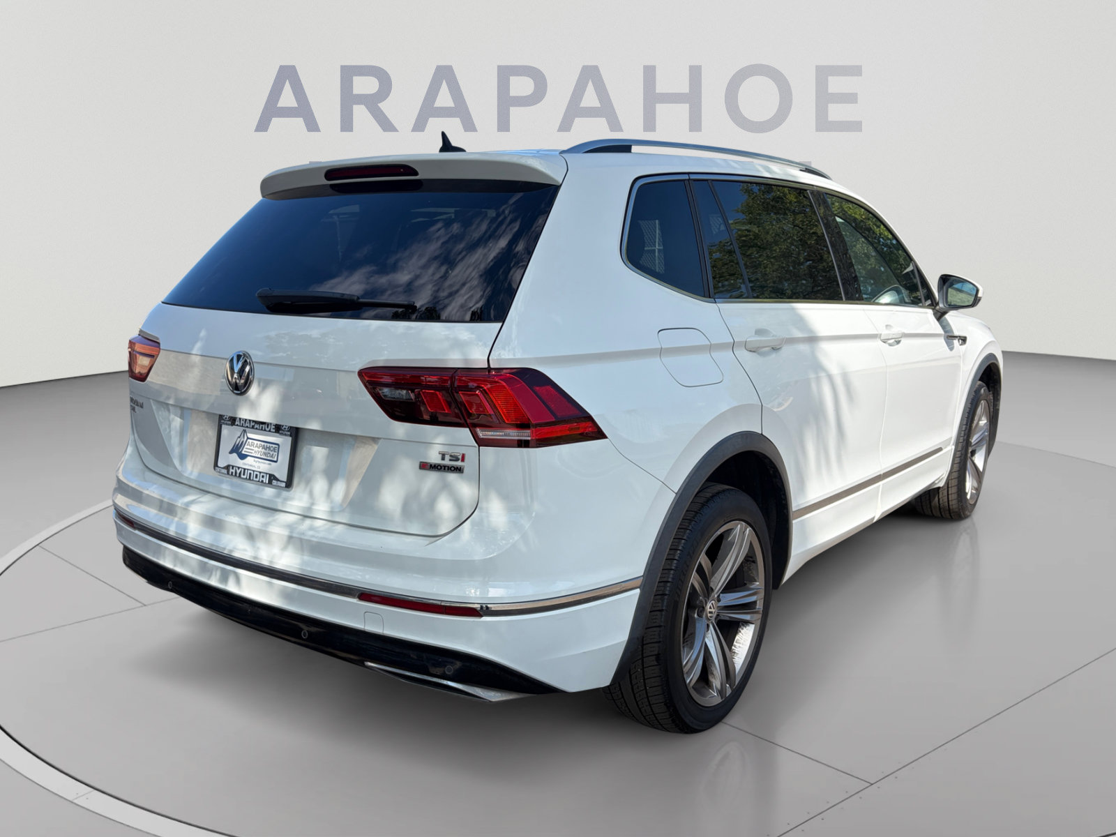 Used 2018 Volkswagen Tiguan SEL w/ R-Line Package AWD/4WD image 5