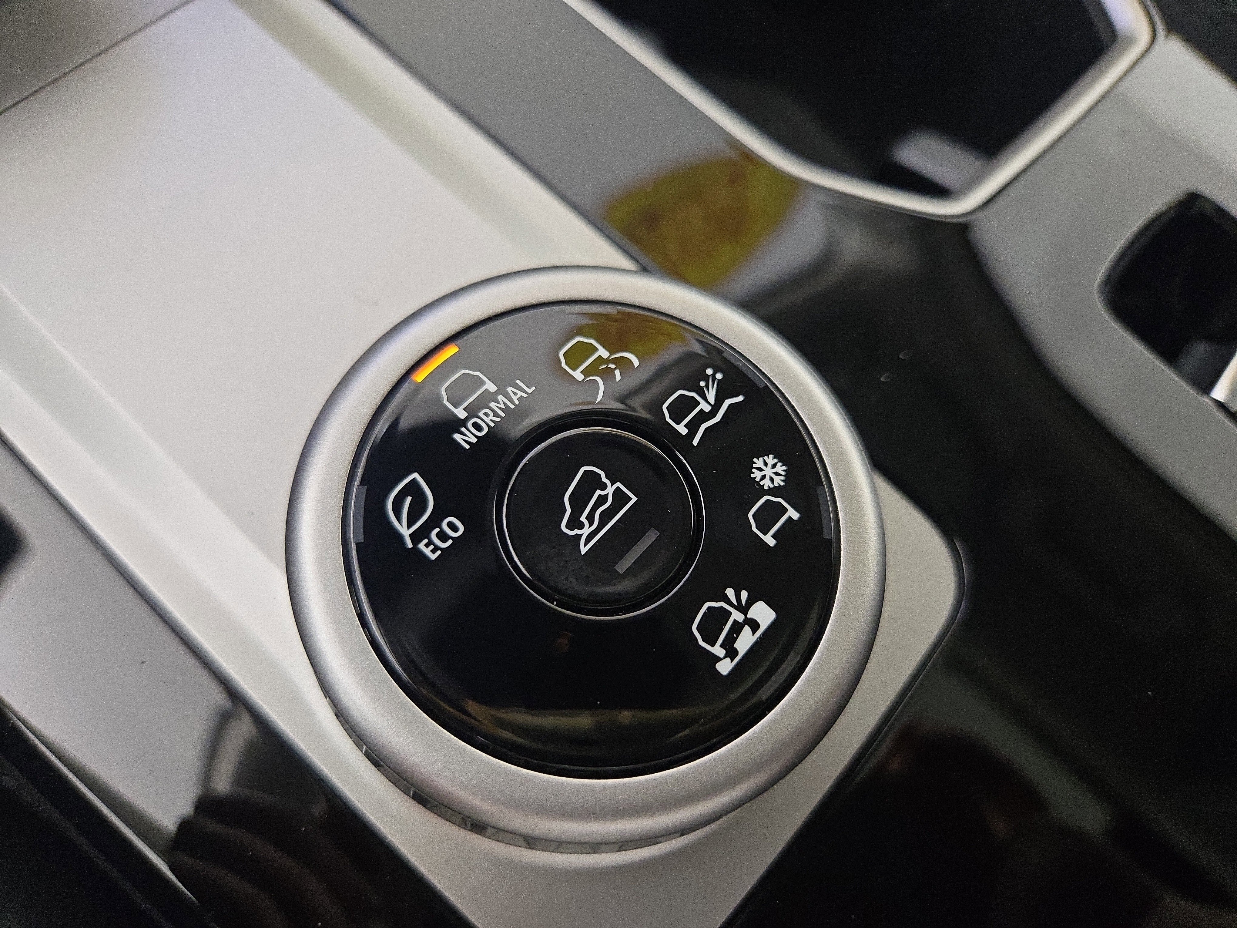 New 2026 Mitsubishi Outlander SEL image 30