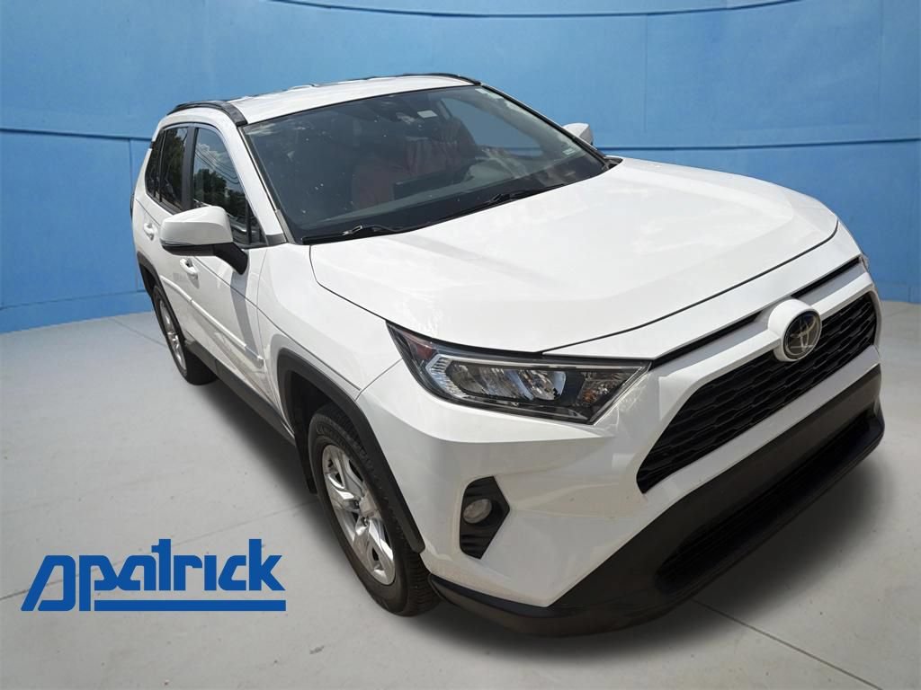 Used 2020 Toyota RAV4 XLE FWD image 1