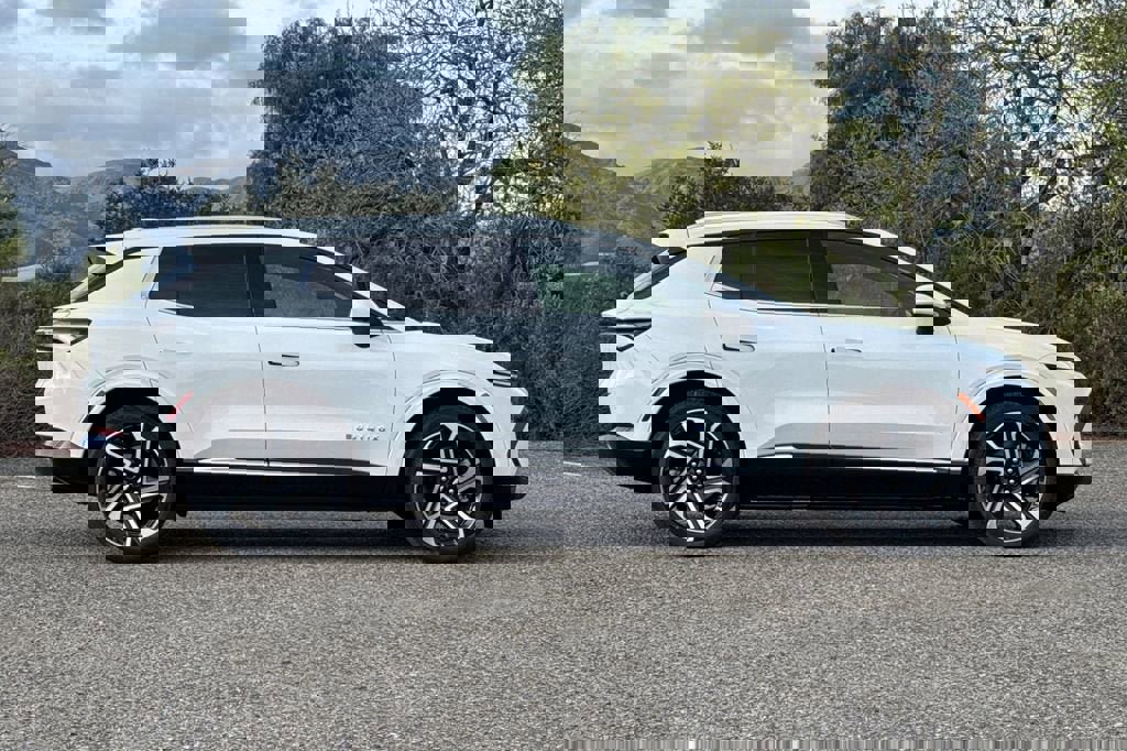 New 2026 Chevrolet Equinox EV LT image 3