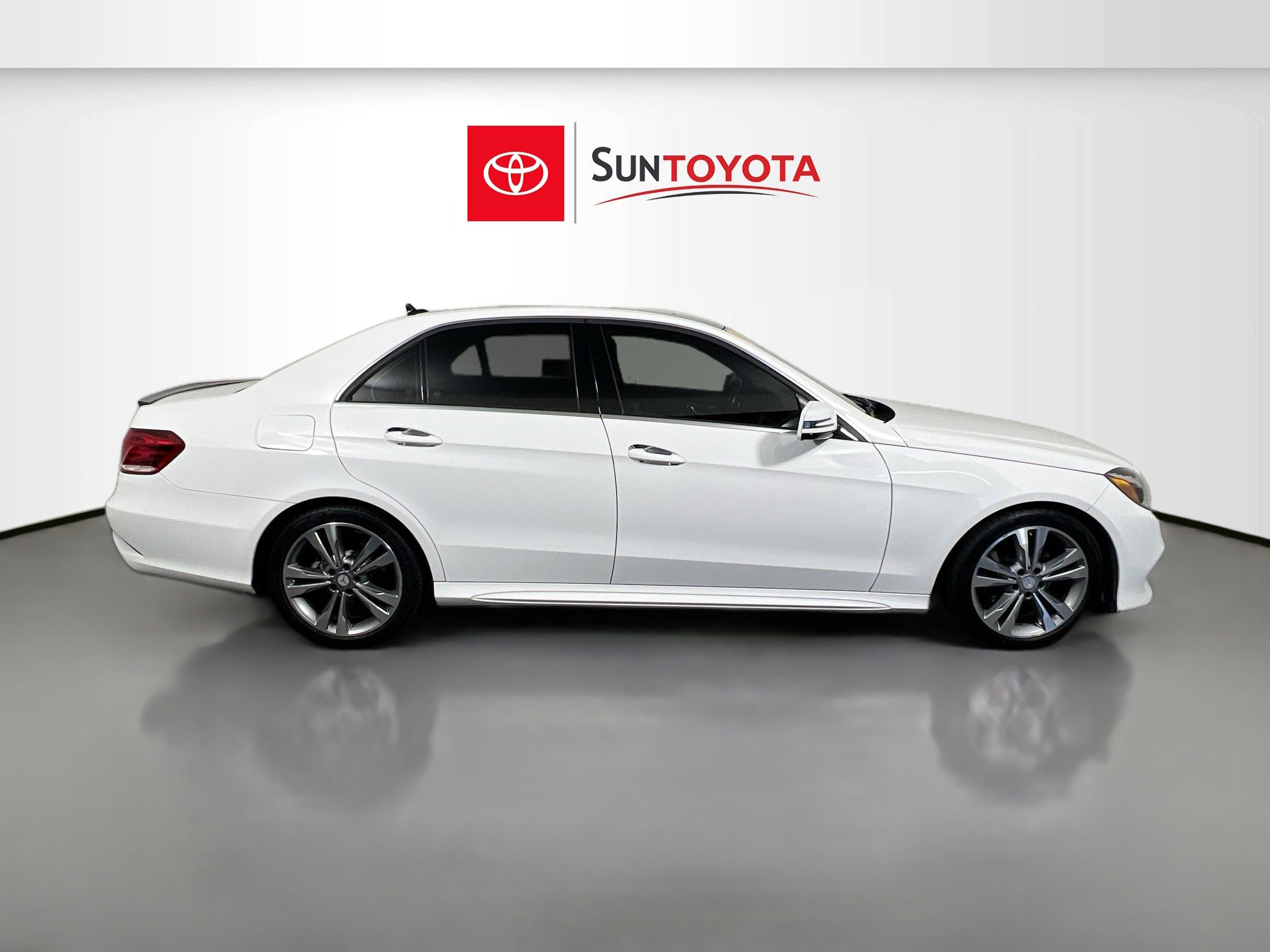 Used 2014 Mercedes-Benz E 350 4MATIC Sedan image 2