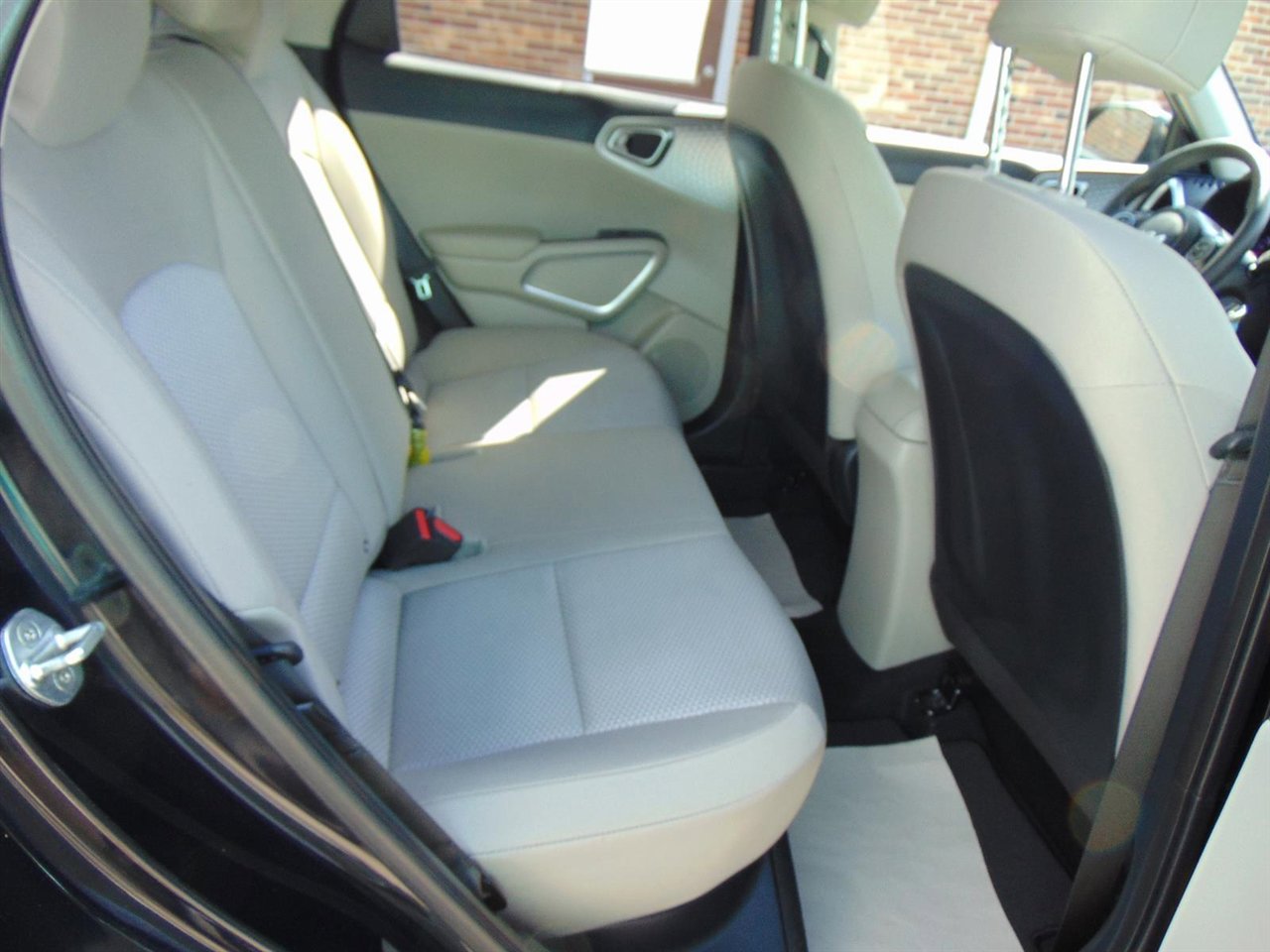 Used 2022 Kia Soul LX image 13