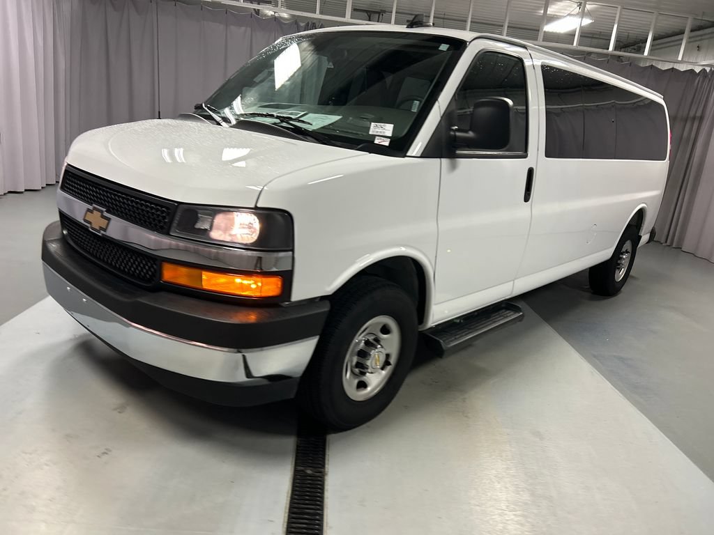 Used 2025 Chevrolet Express 3500 LT w/ LT Preferred Equipment Group RWD image 3