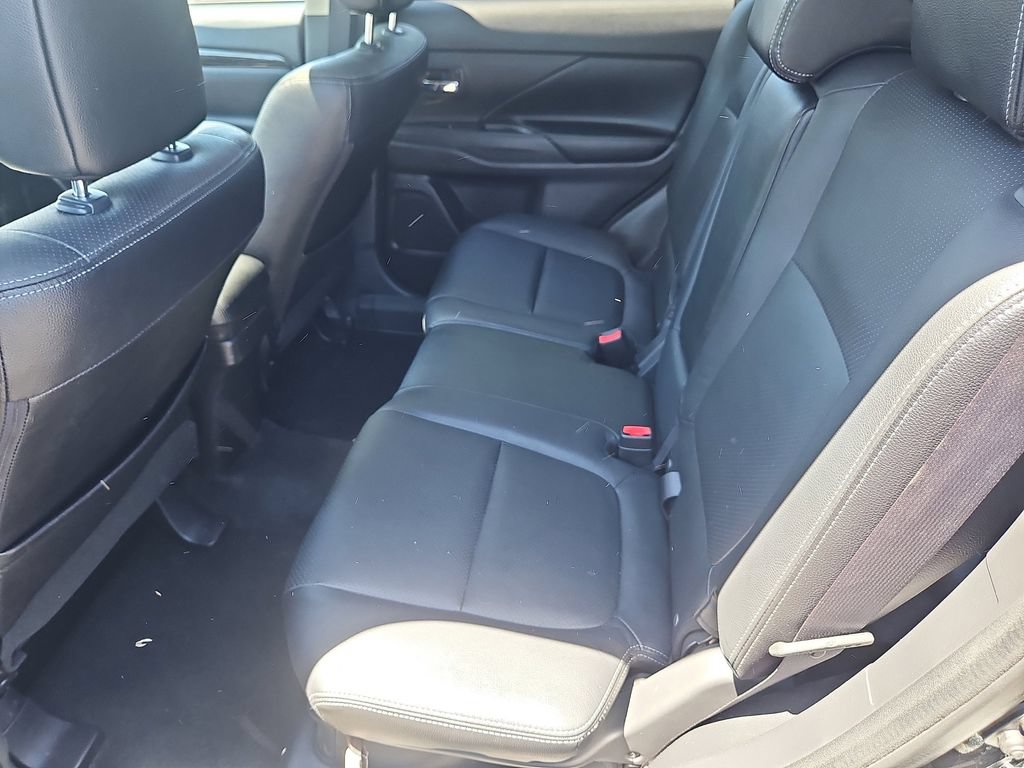 Used 2017 Mitsubishi Outlander SEL AWD/4WD image 30